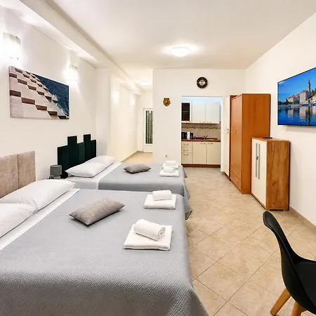 Central Garden Studio, Walk To Old Town Appartement Zadar