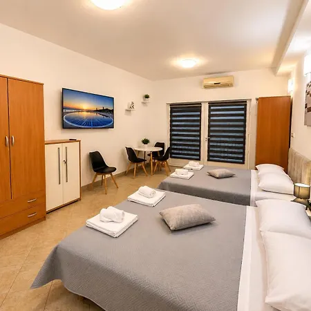 شقة Garden Oasis With Private Garden - Walk To Gallery And Old Town زادار