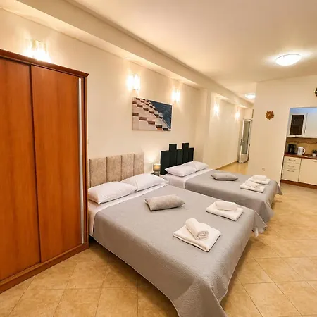 شقة Garden Oasis With Private Garden - Walk To Gallery And Old Town *