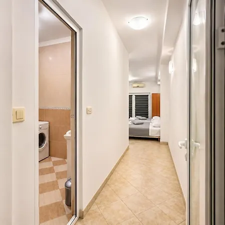 Central Garden Studio, Walk To Old Town Appartement